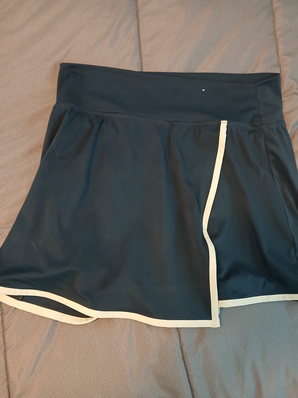 Old Navy Navy Athletic Skort with Cream Trim